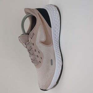 Nike Women's Revolution 5 Running Shoe size 9.5